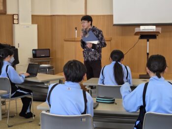 「地域の方から学ぶ」1，2年生発表（2.12）