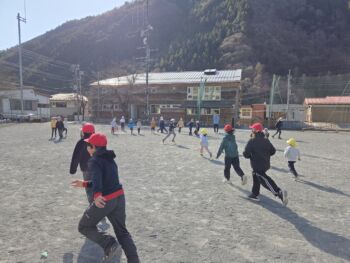 小学校の校庭は広いなあ