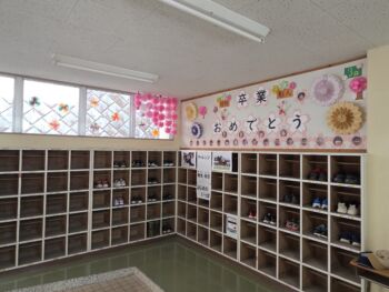 卒業式へ向けての校内掲示