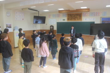 令和7年度 修了式・離任式・バスお披露目式